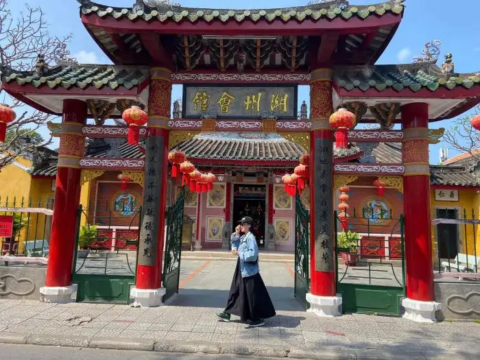 차오저우 의회당 방문 시에는 예의 바르고 적절한 복장을 선택하세요.