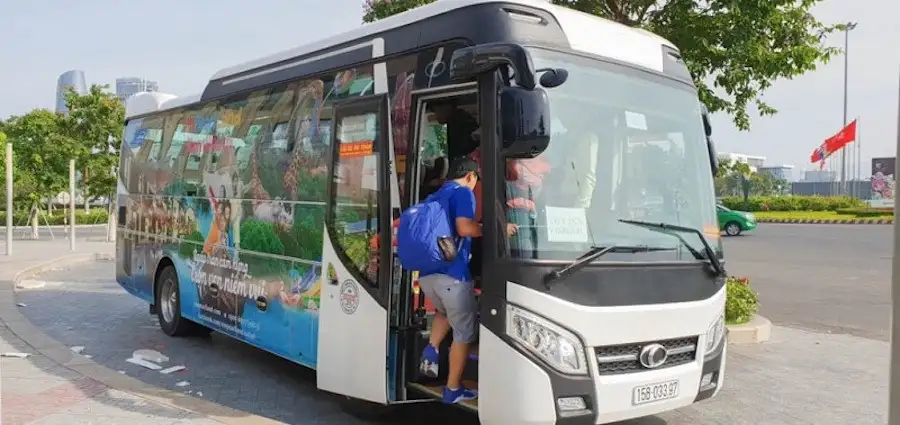 셔틀버스는 여행 중 휴식과 편안함을 원하시는 분들에게 적합합니다.