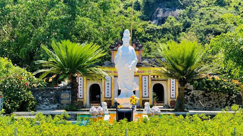 하이탕 파고다(Hai Tang Pagoda) - 꾸라오참(Cu Lao Cham)의 신성한 탑