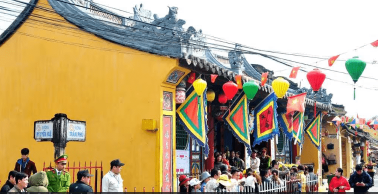 Quan Cong 사원 방문 시 주의사항