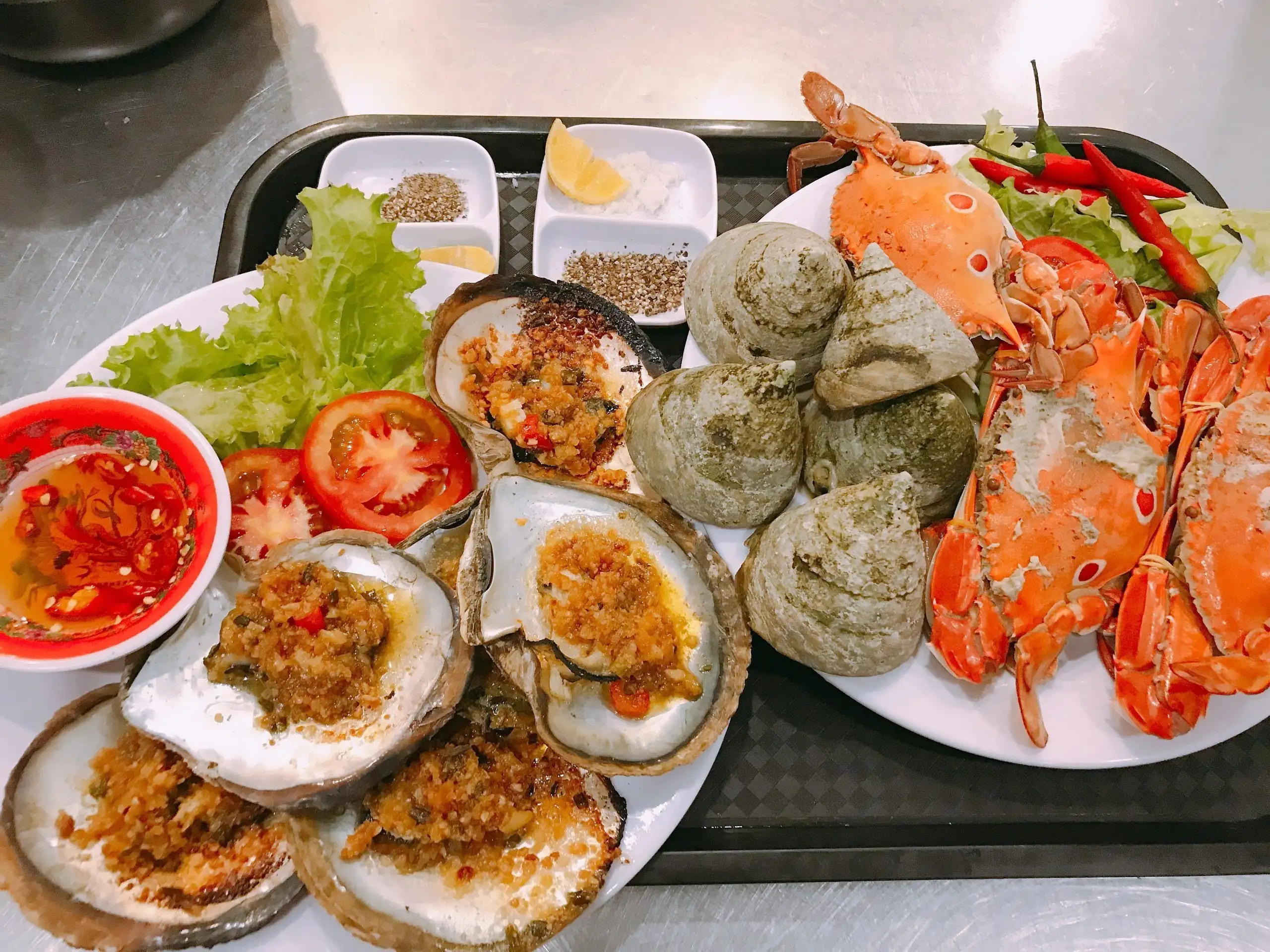 참섬에서 신선한 해산물 요리를 즐겨보세요