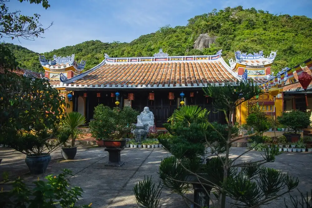 하이탕 사원 – Cu Lao Cham에 오면 꼭 봐야 할 곳