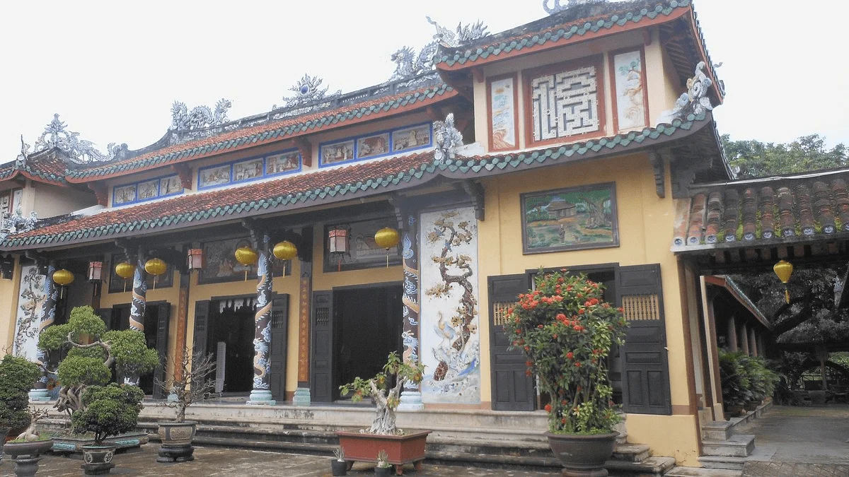 Visiting Phuoc Lam Pagoda in Hoi An, 200 years old