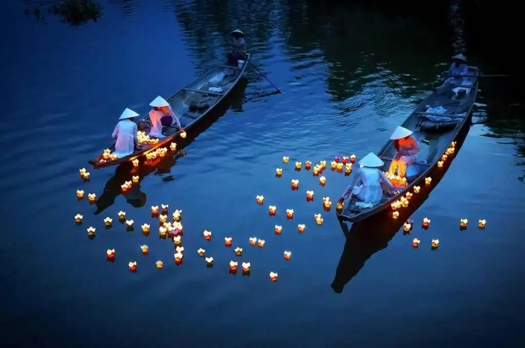 호아이 강에서의 보트 여행