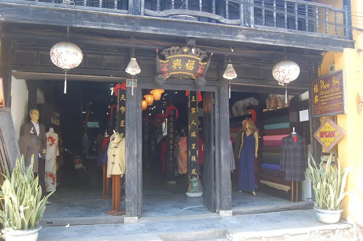 블란 실크 - 전통적 가치 보존 (출처: Tripadvisor)