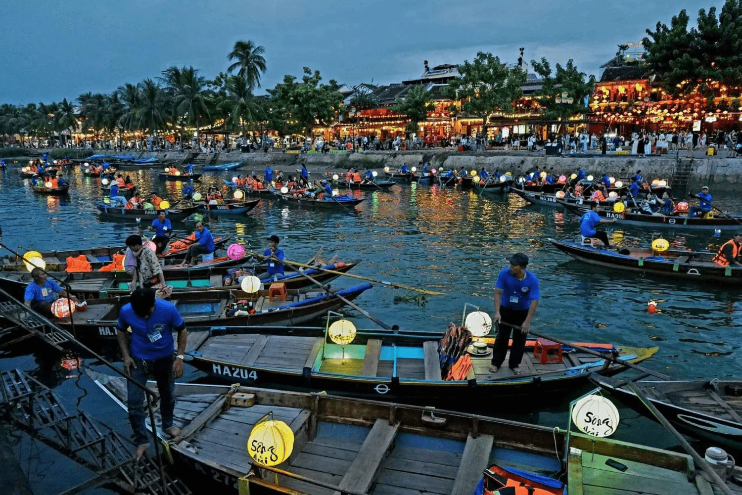 보트 노 젓는 사람과의 상호작용 (출처: My Guide Vietnam)