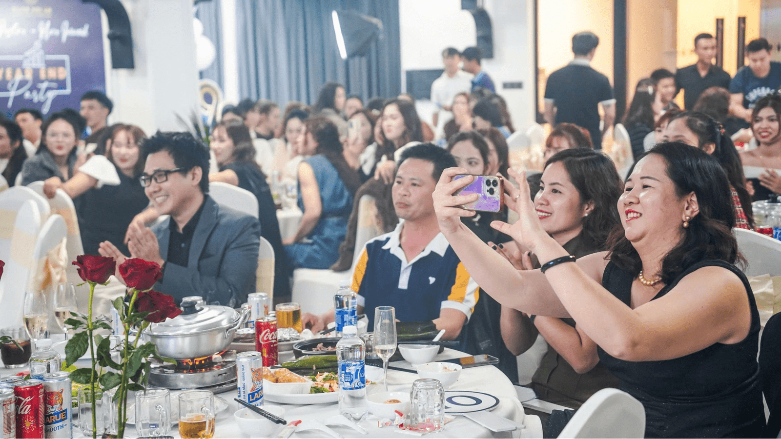 축하의 시작을 알리는 건배